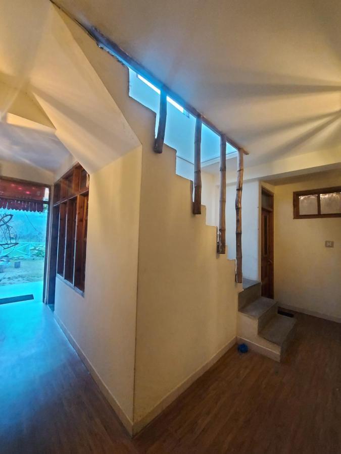 Mars Monkey Hostel & Cafe Манали Экстерьер фото